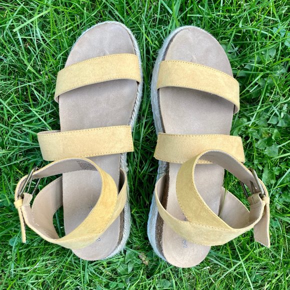 Yellow espadrilles sandals - Picture 5 of 8